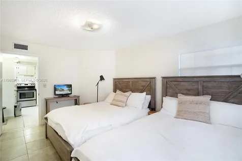 927 NE 199th Street Miami FL 33179