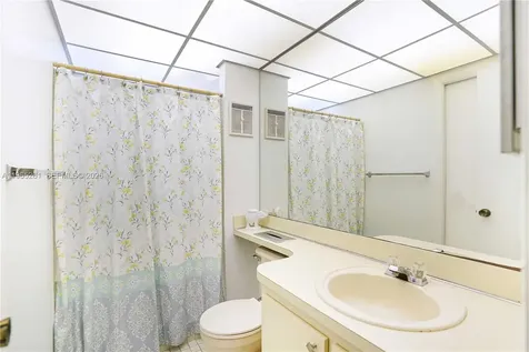 927 NE 199th Street Miami FL 33179