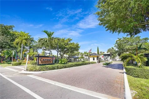 927 NE 199th Street Miami FL 33179