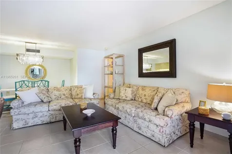 927 NE 199th Street Miami FL 33179