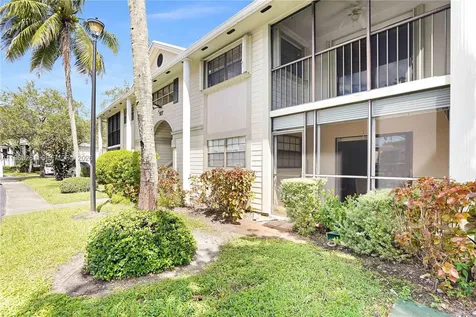 927 NE 199th Street Miami FL 33179