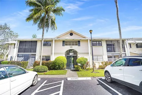 927 NE 199th Street Miami FL 33179
