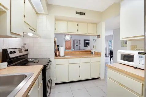 927 NE 199th Street Miami FL 33179