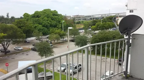 492 NW 165th Street Road Miami FL 33169