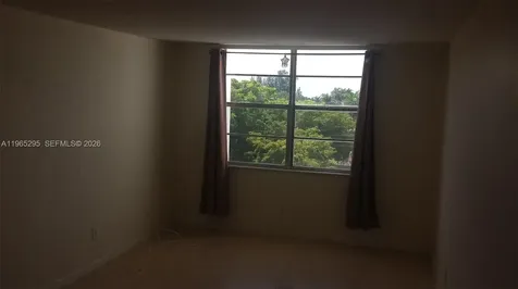 492 NW 165th Street Road Miami FL 33169