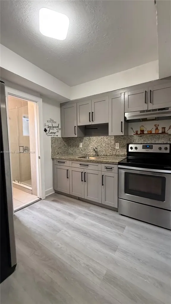 2238 NW 5th Street Miami FL 33125