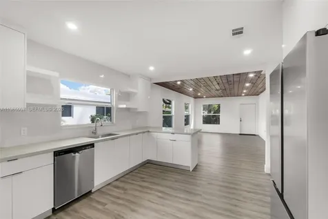 30 SW 7th Street Hallandale Beach FL 33009