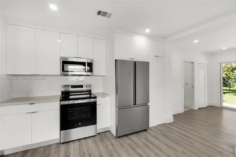 30 SW 7th Street Hallandale Beach FL 33009