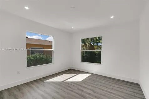 30 SW 7th Street Hallandale Beach FL 33009