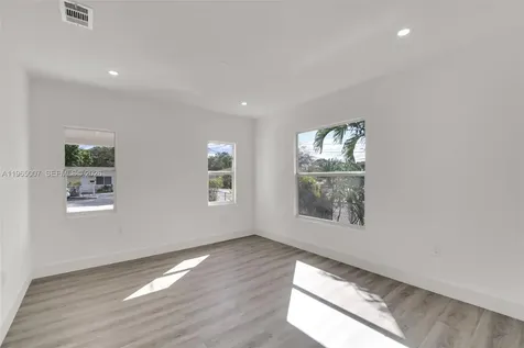 30 SW 7th Street Hallandale Beach FL 33009