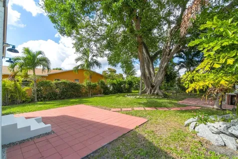 30 SW 7th Street Hallandale Beach FL 33009
