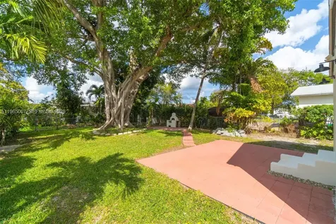 30 SW 7th Street Hallandale Beach FL 33009