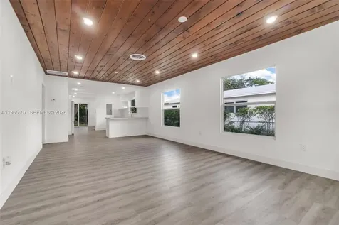 30 SW 7th Street Hallandale Beach FL 33009