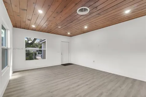 30 SW 7th Street Hallandale Beach FL 33009