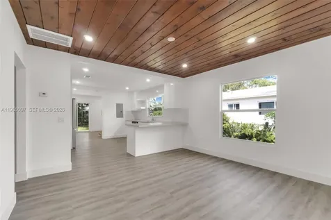 30 SW 7th Street Hallandale Beach FL 33009
