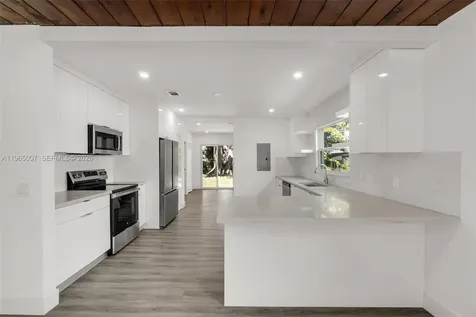 30 SW 7th Street Hallandale Beach FL 33009