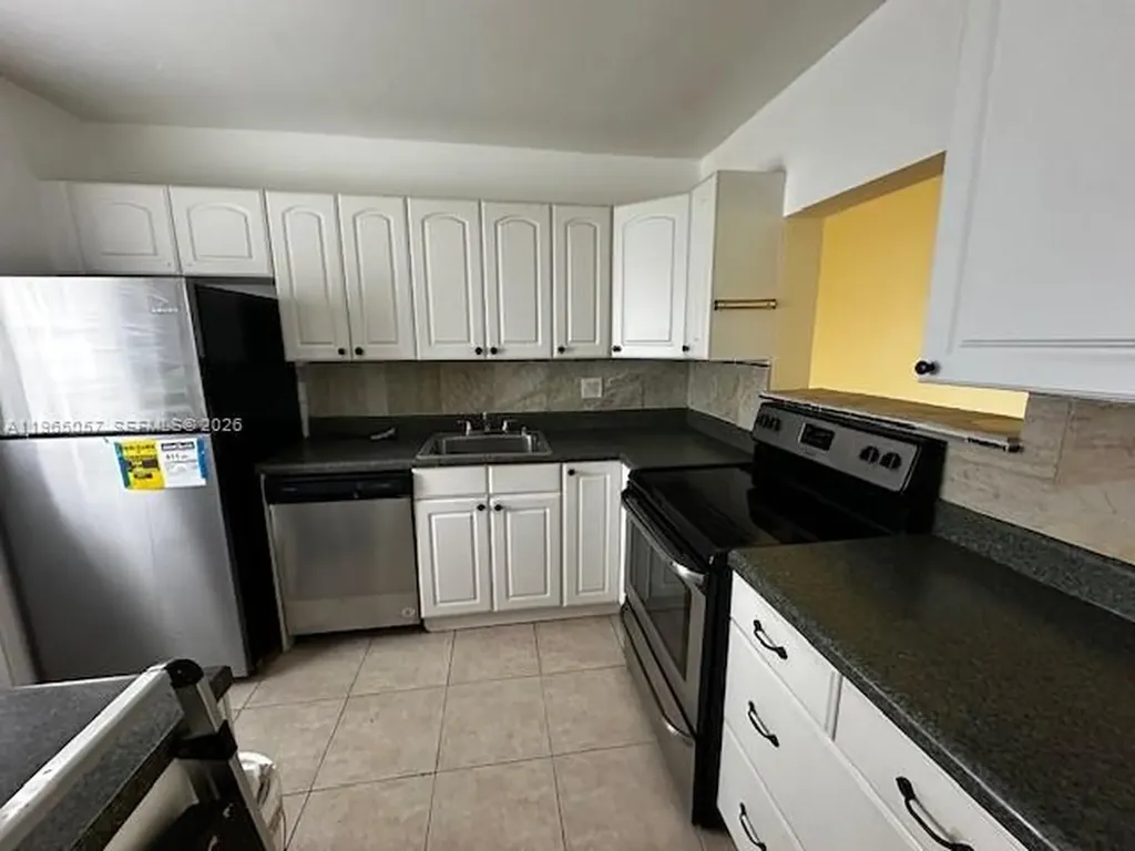2223 Park Lane Hollywood FL 33021