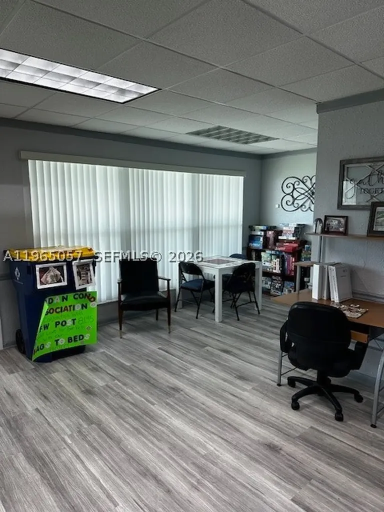 2223 Park Lane Hollywood FL 33021