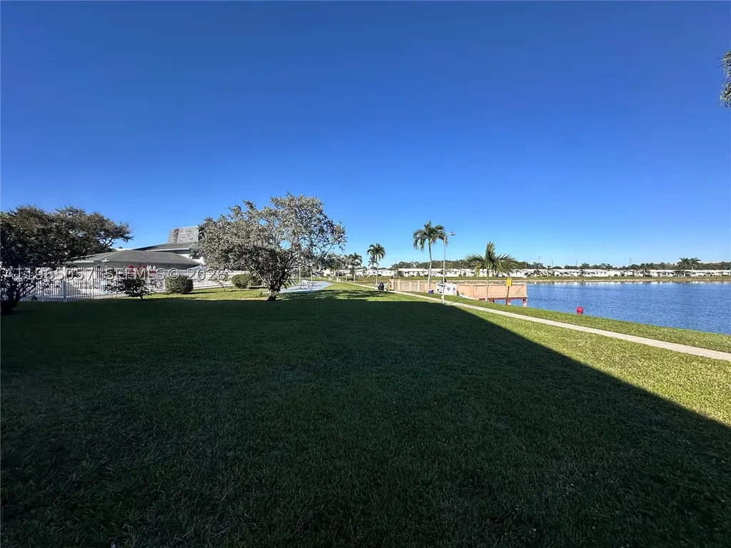 2223 Park Lane Hollywood FL 33021
