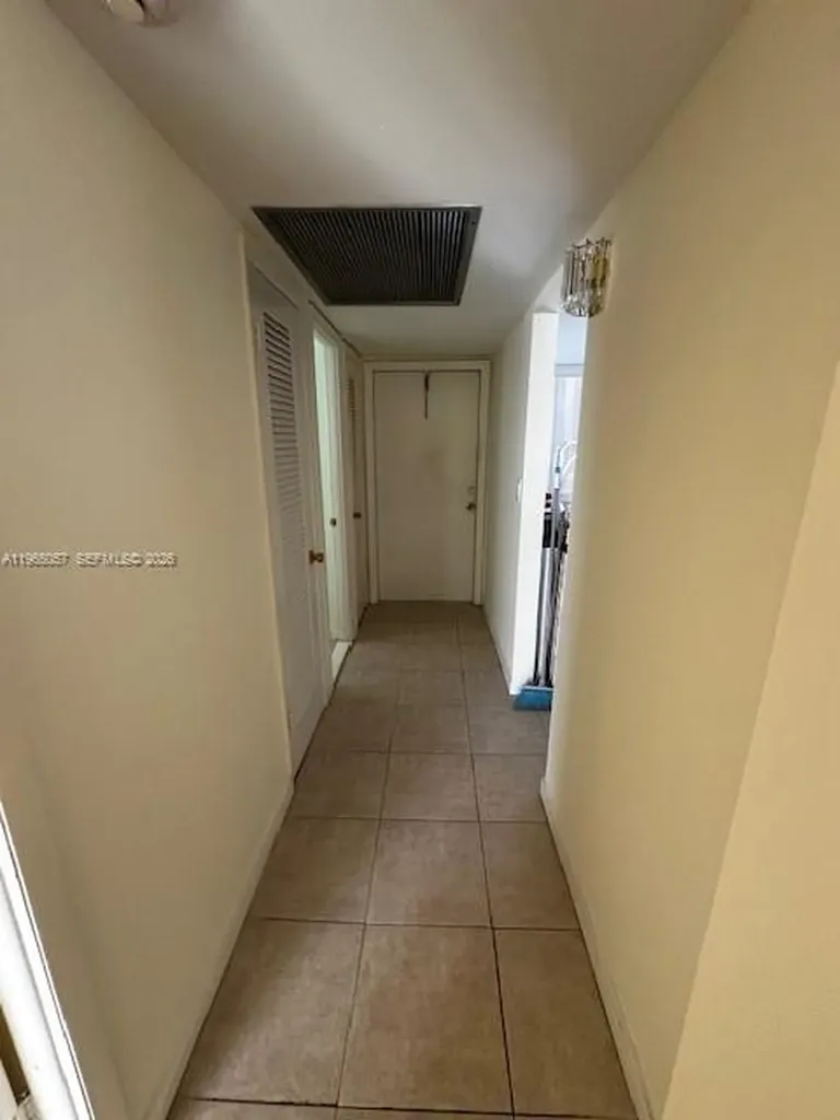 2223 Park Lane Hollywood FL 33021