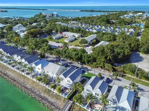 7026 Harbor Village Drive Duck FL 33050