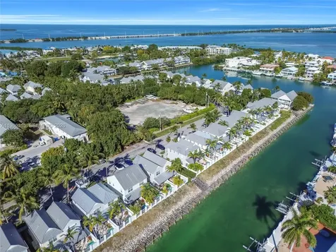 7026 Harbor Village Drive Duck FL 33050