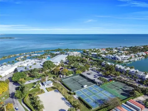 7026 Harbor Village Drive Duck FL 33050