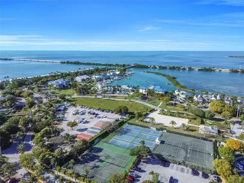 7026 Harbor Village Drive Duck FL 33050