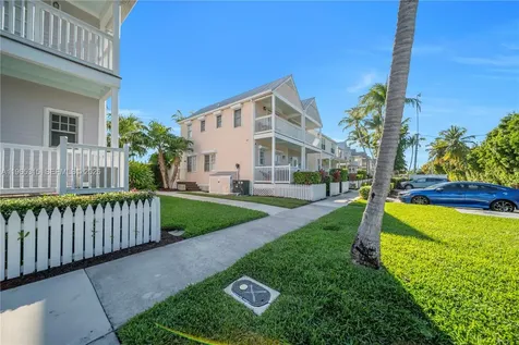 7026 Harbor Village Drive Duck FL 33050