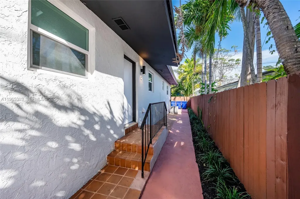3321 NW 19th Terrace Miami FL 33125