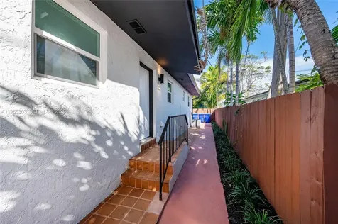 3321 NW 19th Terrace Miami FL 33125