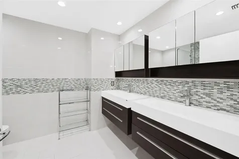 21150 NE 38 Avenue Aventura FL 33180