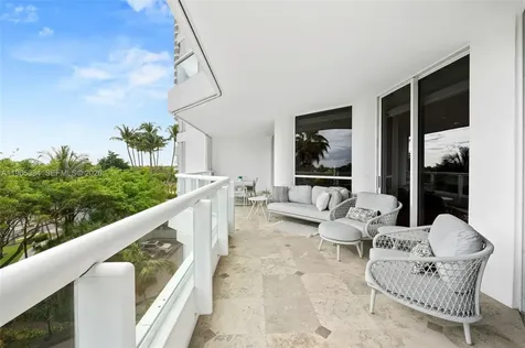 21150 NE 38 Avenue Aventura FL 33180