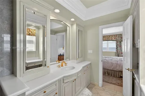 5001 Collins Avenue Miami Beach FL 33140