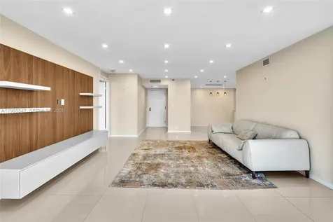 4000 Towerside Terrace Miami FL 33138