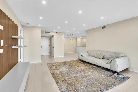4000 Towerside Terrace Miami FL 33138