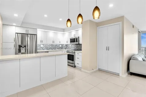 4000 Towerside Terrace Miami FL 33138