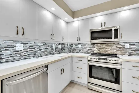 4000 Towerside Terrace Miami FL 33138