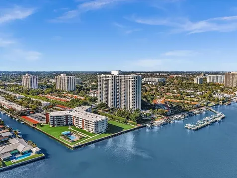 4000 Towerside Terrace Miami FL 33138