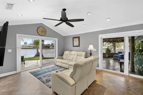 1910 NW 41st Street Oakland Park FL 33309