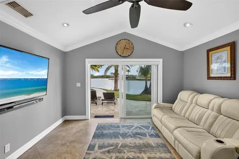 1910 NW 41st Street Oakland Park FL 33309