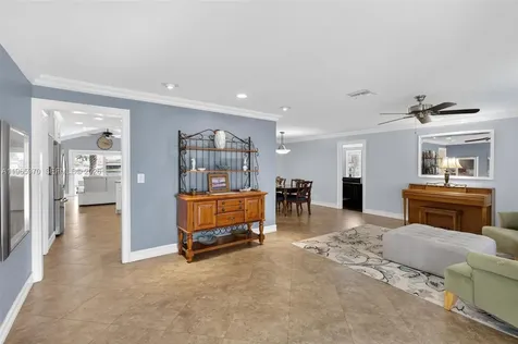 1910 NW 41st Street Oakland Park FL 33309