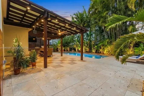 1737 SW 10th Street Miami FL 33135
