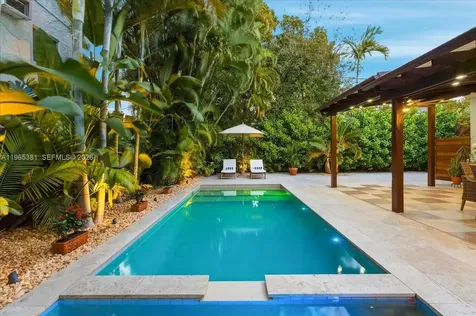 1737 SW 10th Street Miami FL 33135