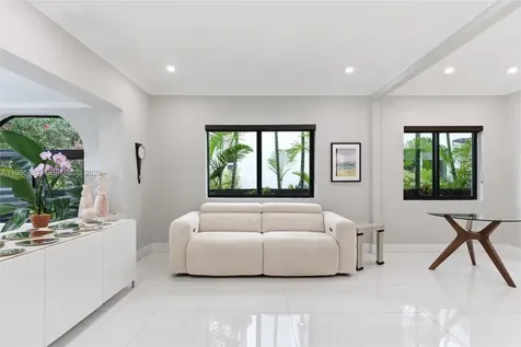 1737 SW 10th Street Miami FL 33135