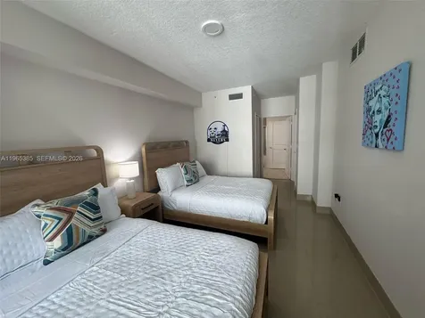 170 SE 14th Street Miami FL 33131