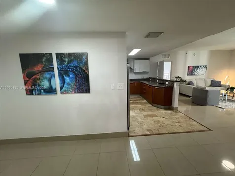 170 SE 14th Street Miami FL 33131