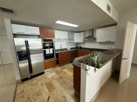 170 SE 14th Street Miami FL 33131