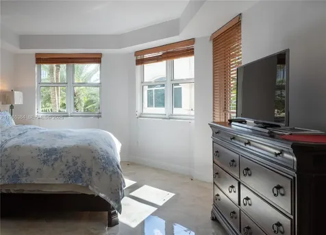 20000 E Country Club Drive Aventura FL 33180