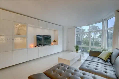3375 N Country Club Drive Aventura FL 33180
